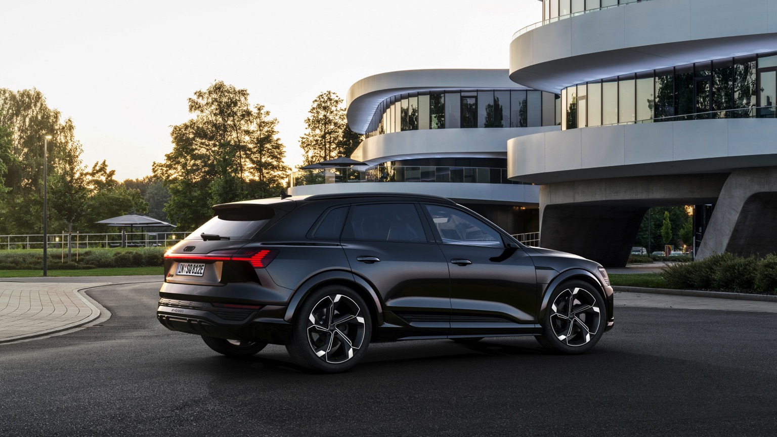 Audi_SQ8-etron-2023-13