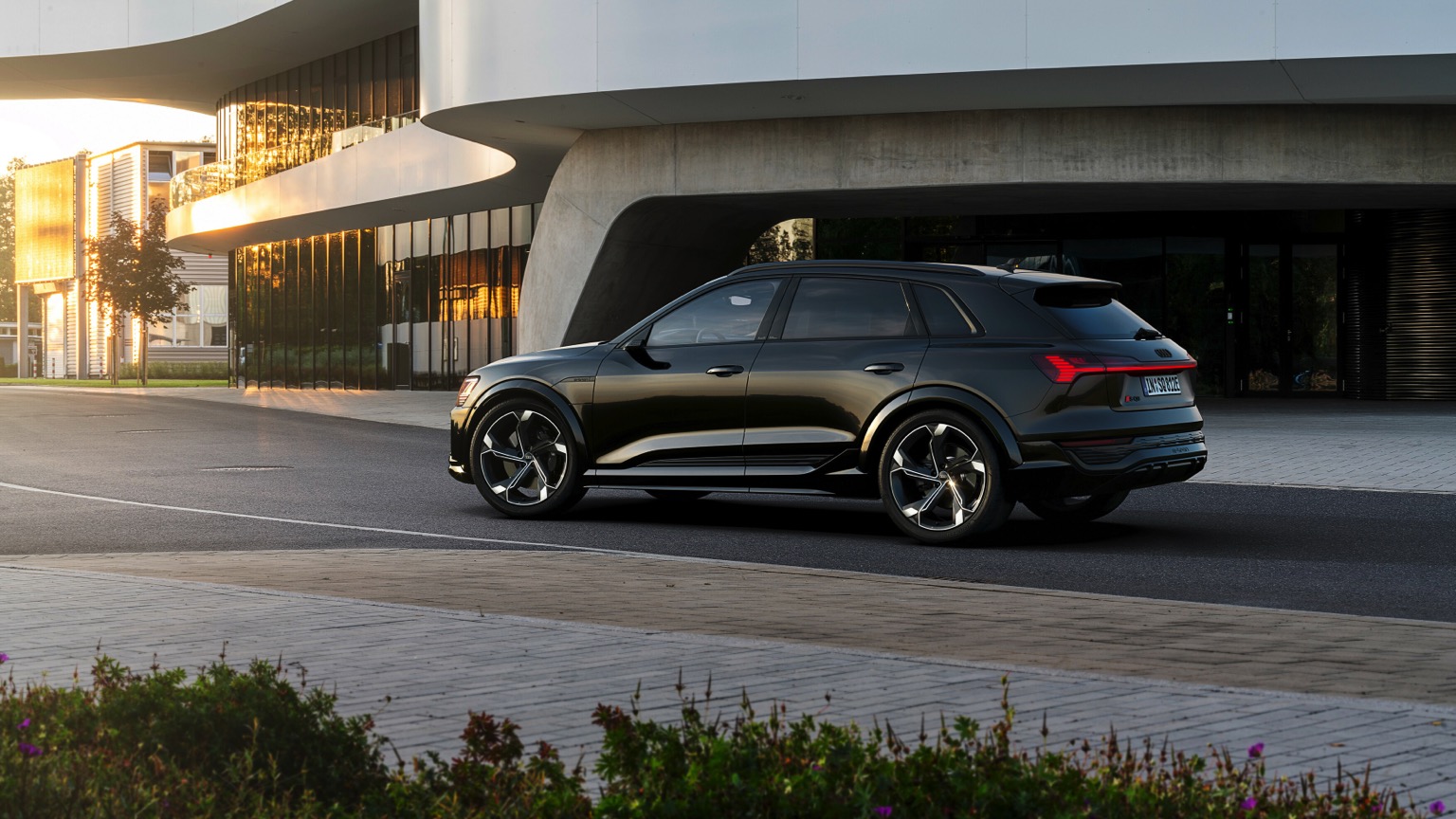 Audi_SQ8-etron-2023-15