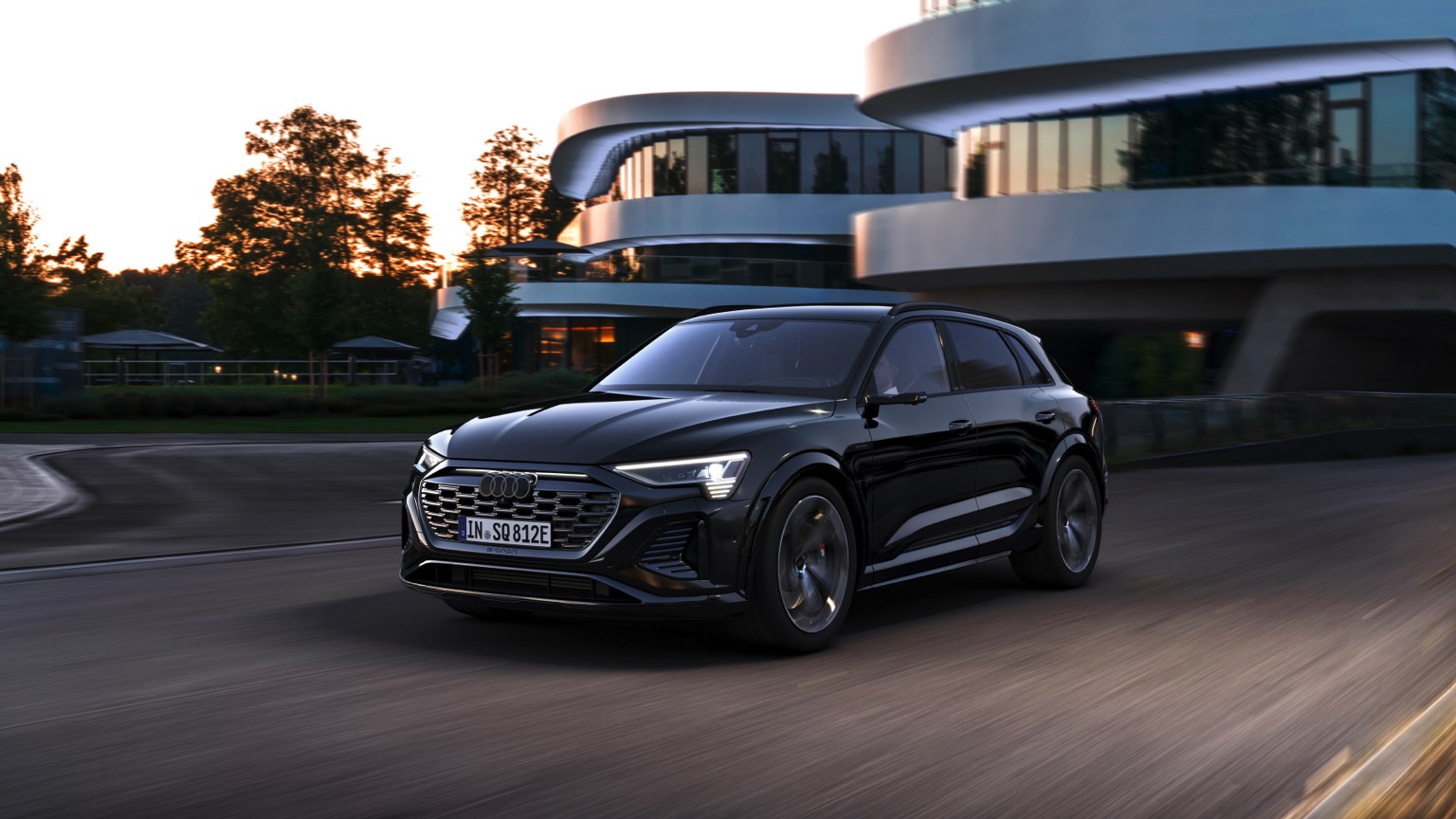 Audi_SQ8-etron-2023-17