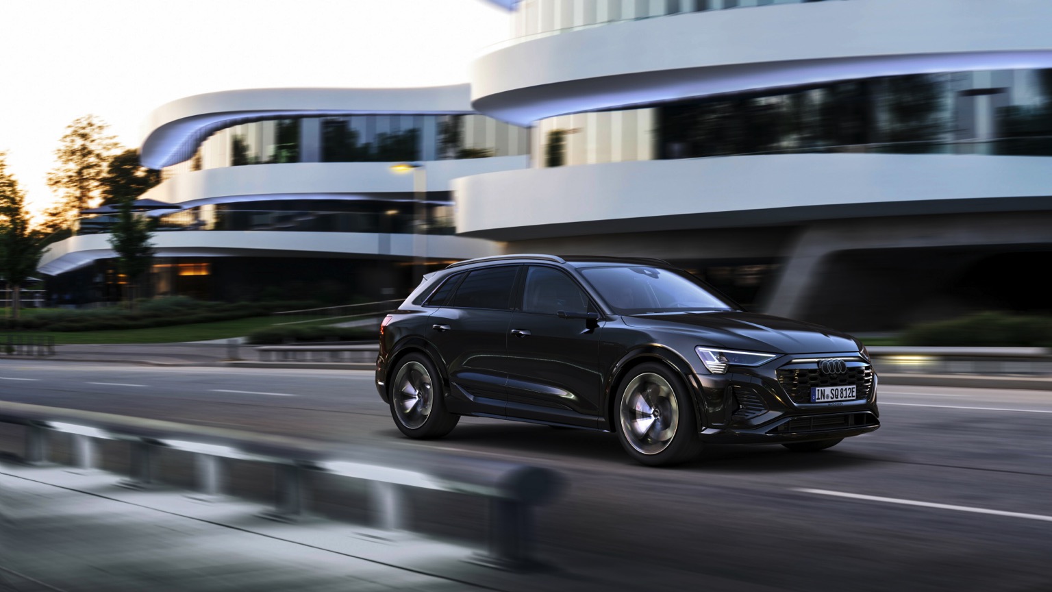 Audi_SQ8-etron-2023-19