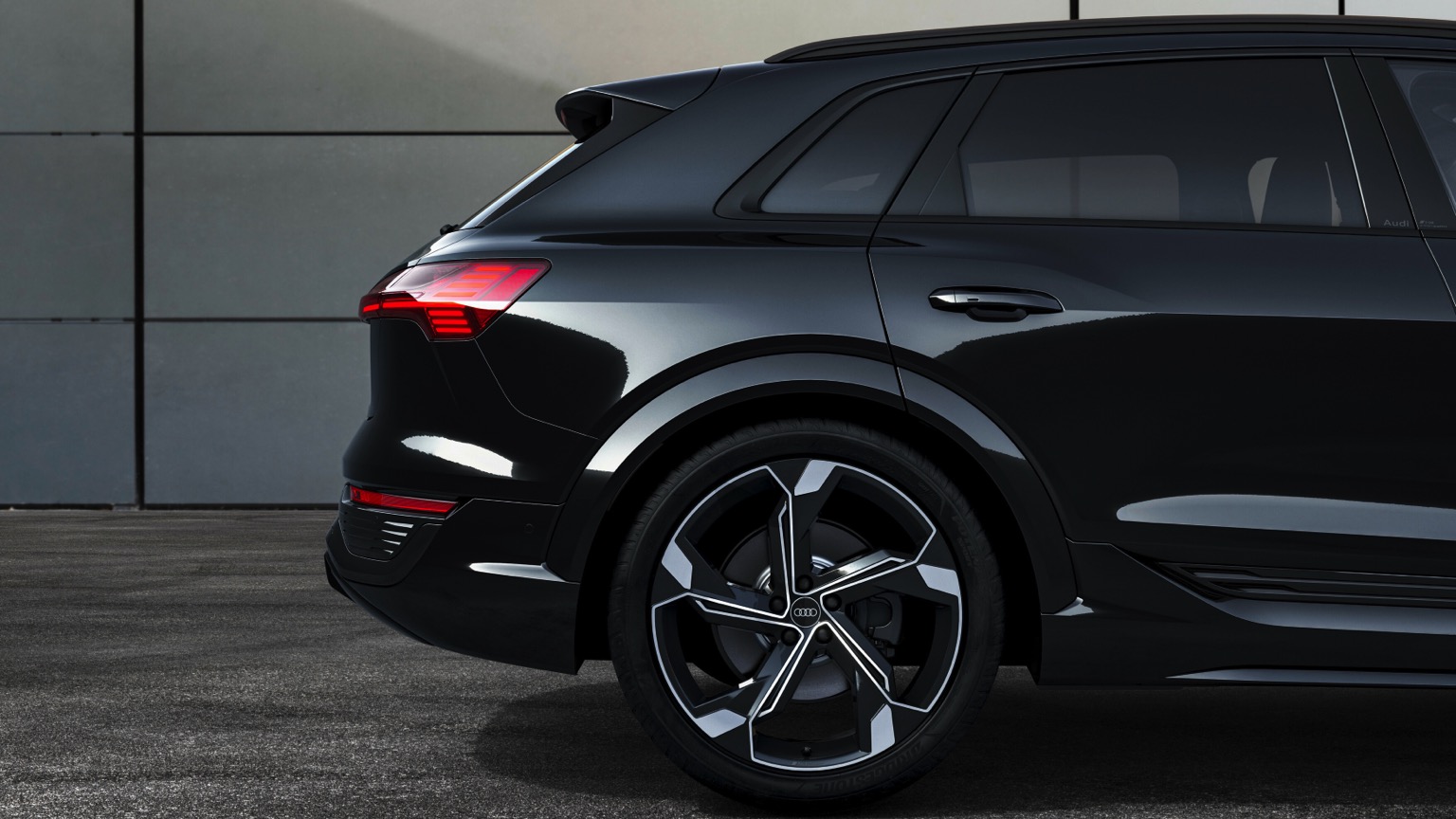 Audi_SQ8-etron-2023-36