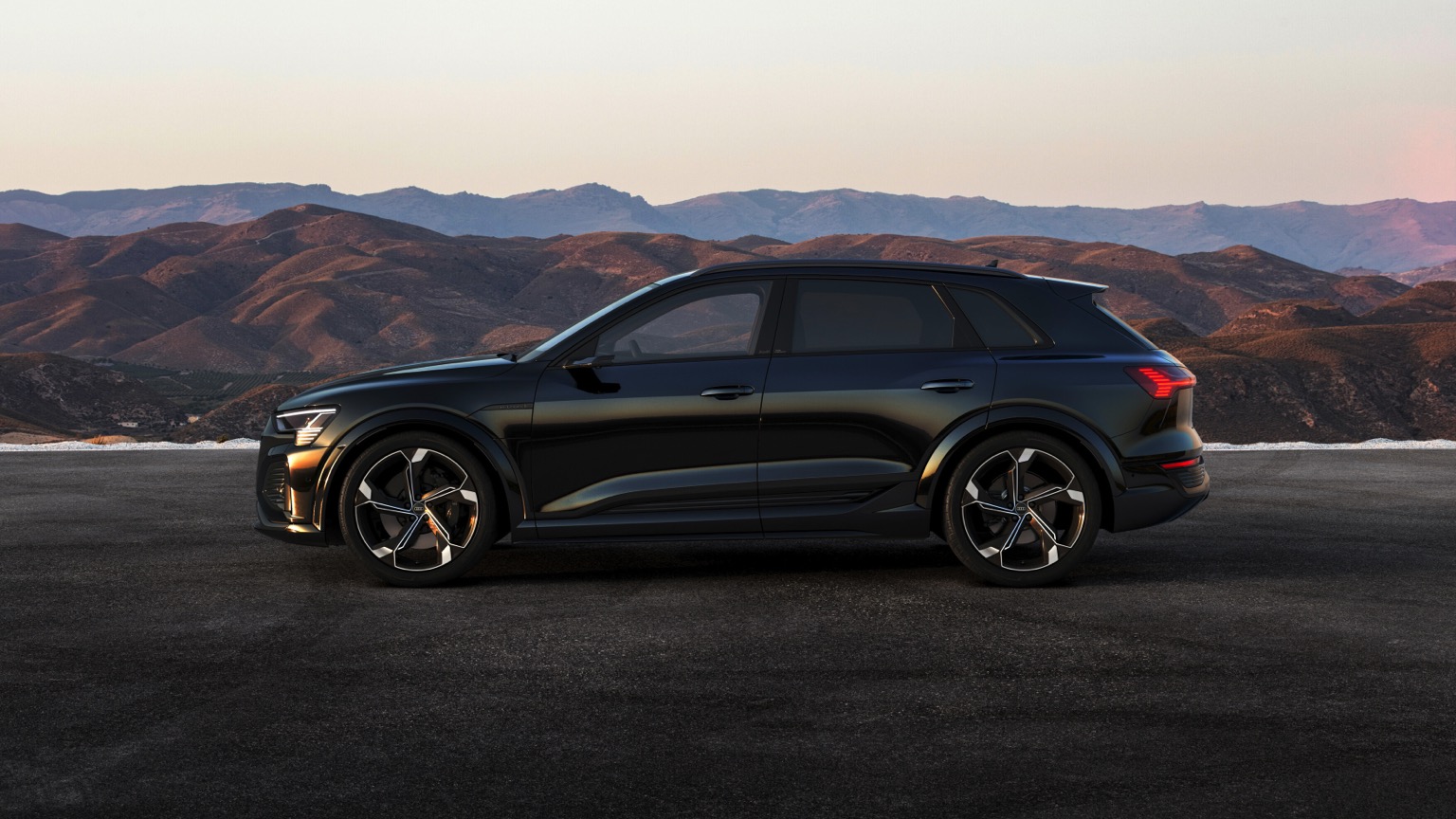 Audi_SQ8-etron-2023-7