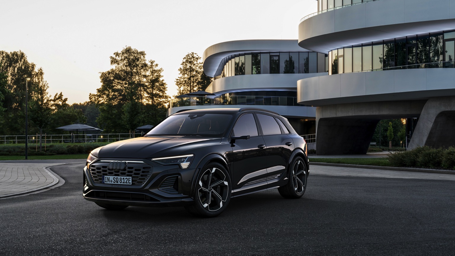 Audi_SQ8-etron-2023-9