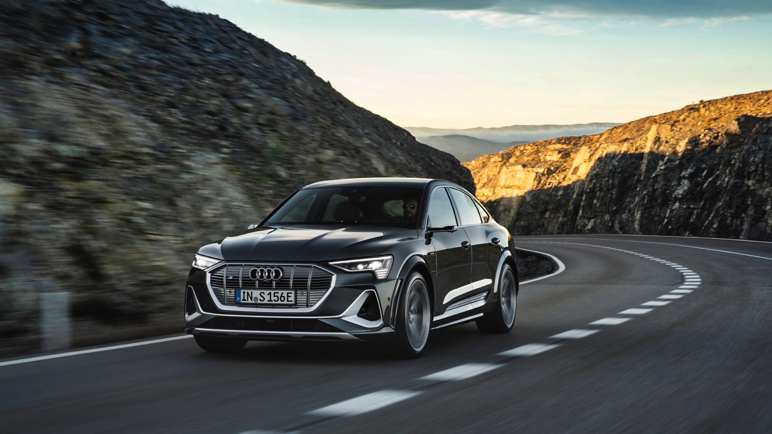 Audi_e-tron_S_Sportback_2020-2
