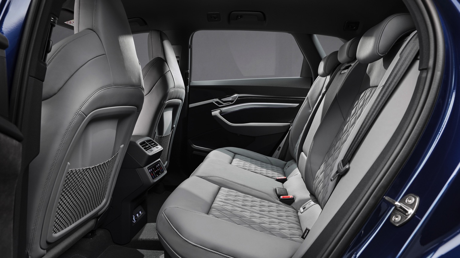 Audi_e-tron_S_Sportback_2020-25