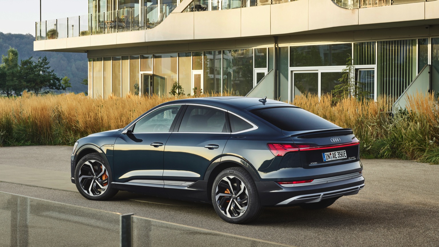 Audi_e-tron_Sportback_2020-2