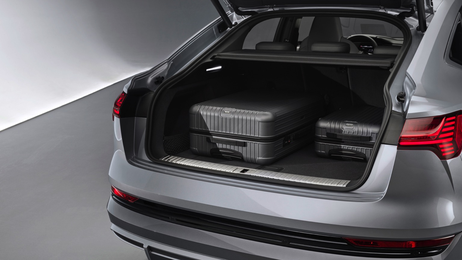 Audi_e-tron_Sportback_2020-25