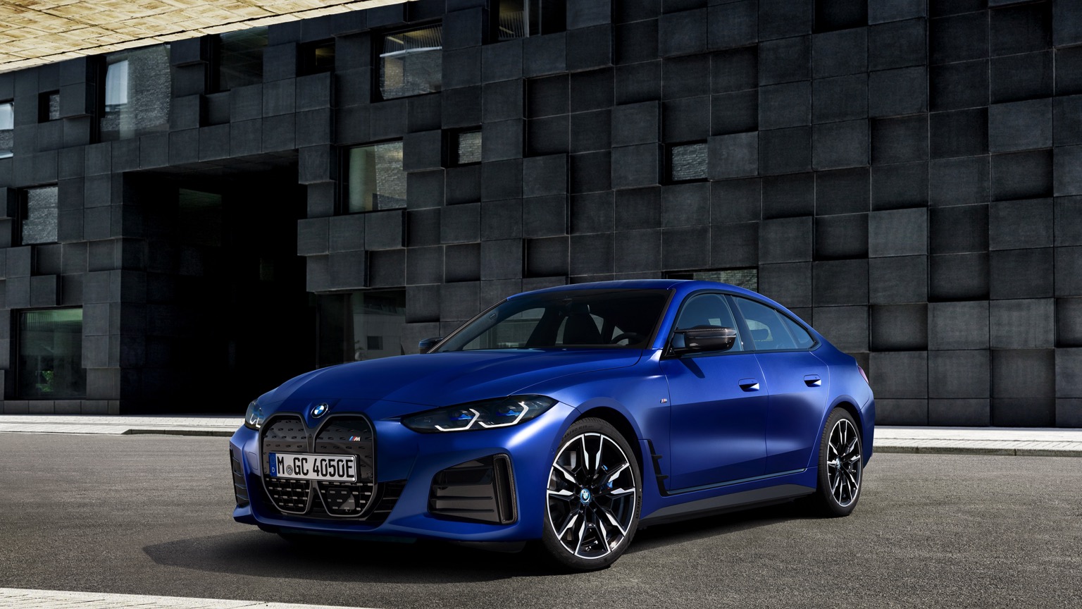 BMW_i4_M50-4