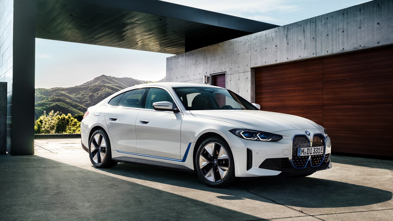 BMW_i4_eDrive40-1