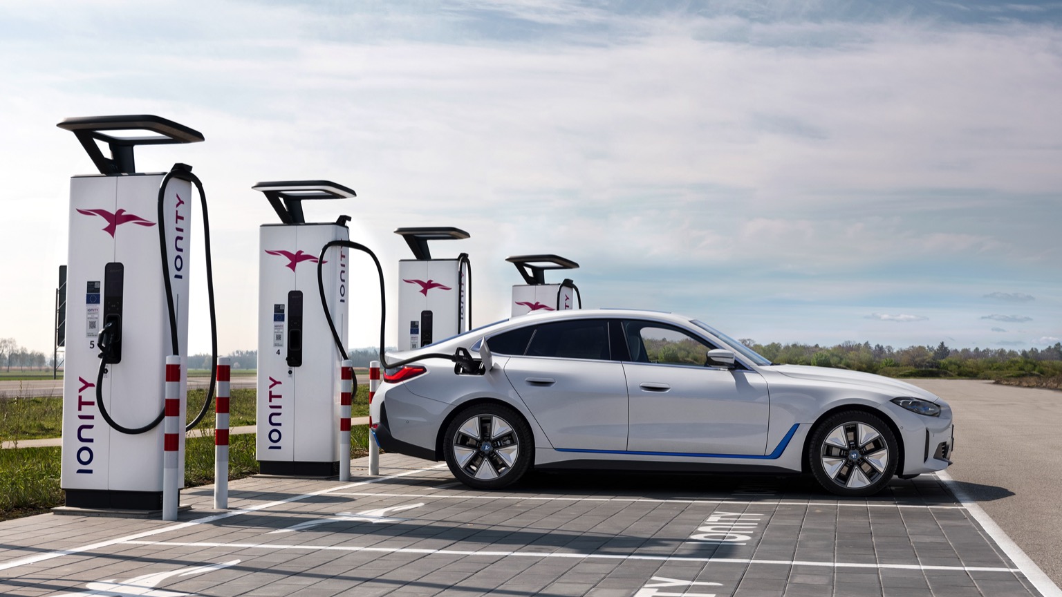 BMW_i4_eDrive40-14