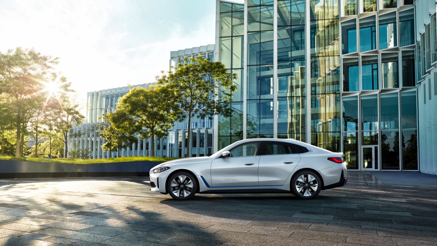 BMW_i4_eDrive40-15