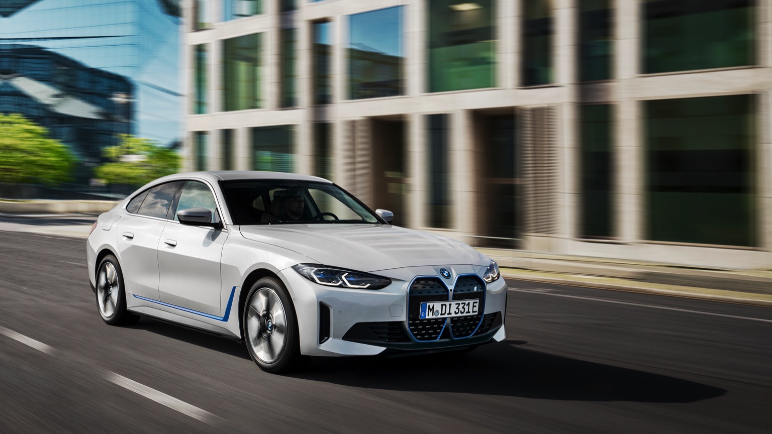 BMW_i4_eDrive40-8