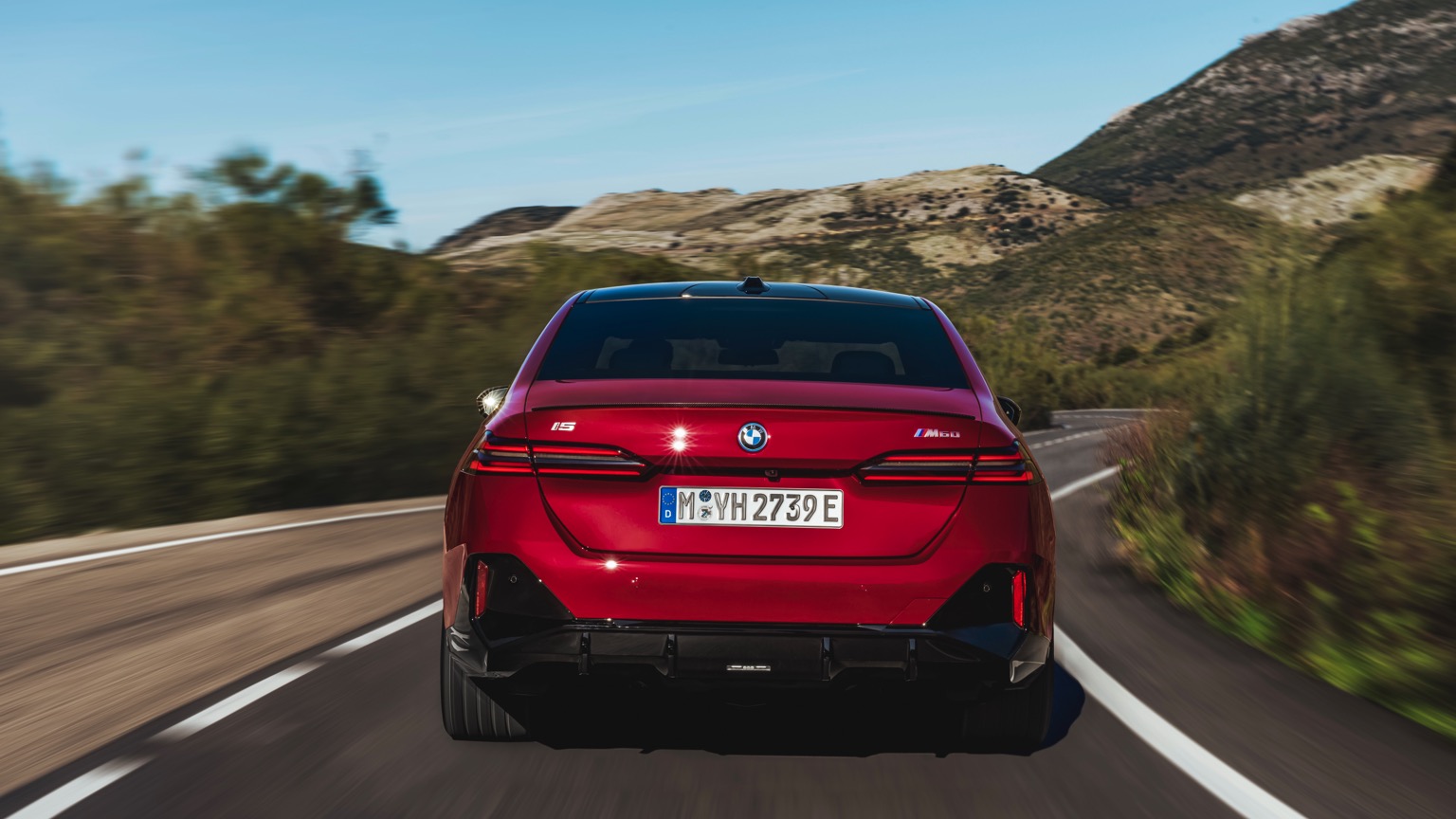 BMW_i5_M60_xDrive_Sedan-10