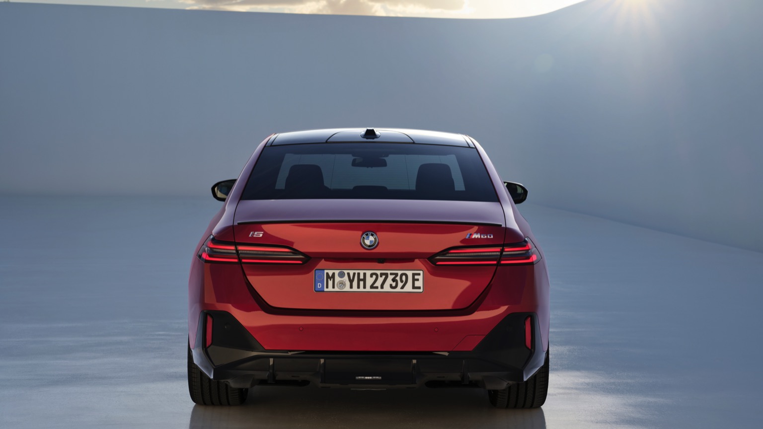BMW_i5_M60_xDrive_Sedan-18