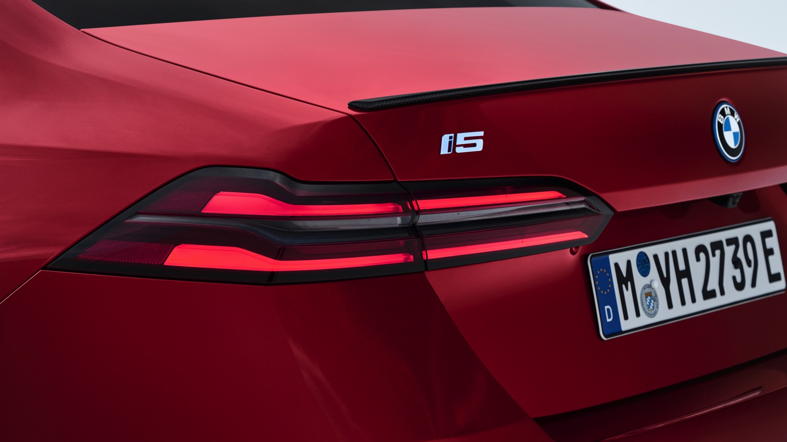 BMW_i5_M60_xDrive_Sedan-28