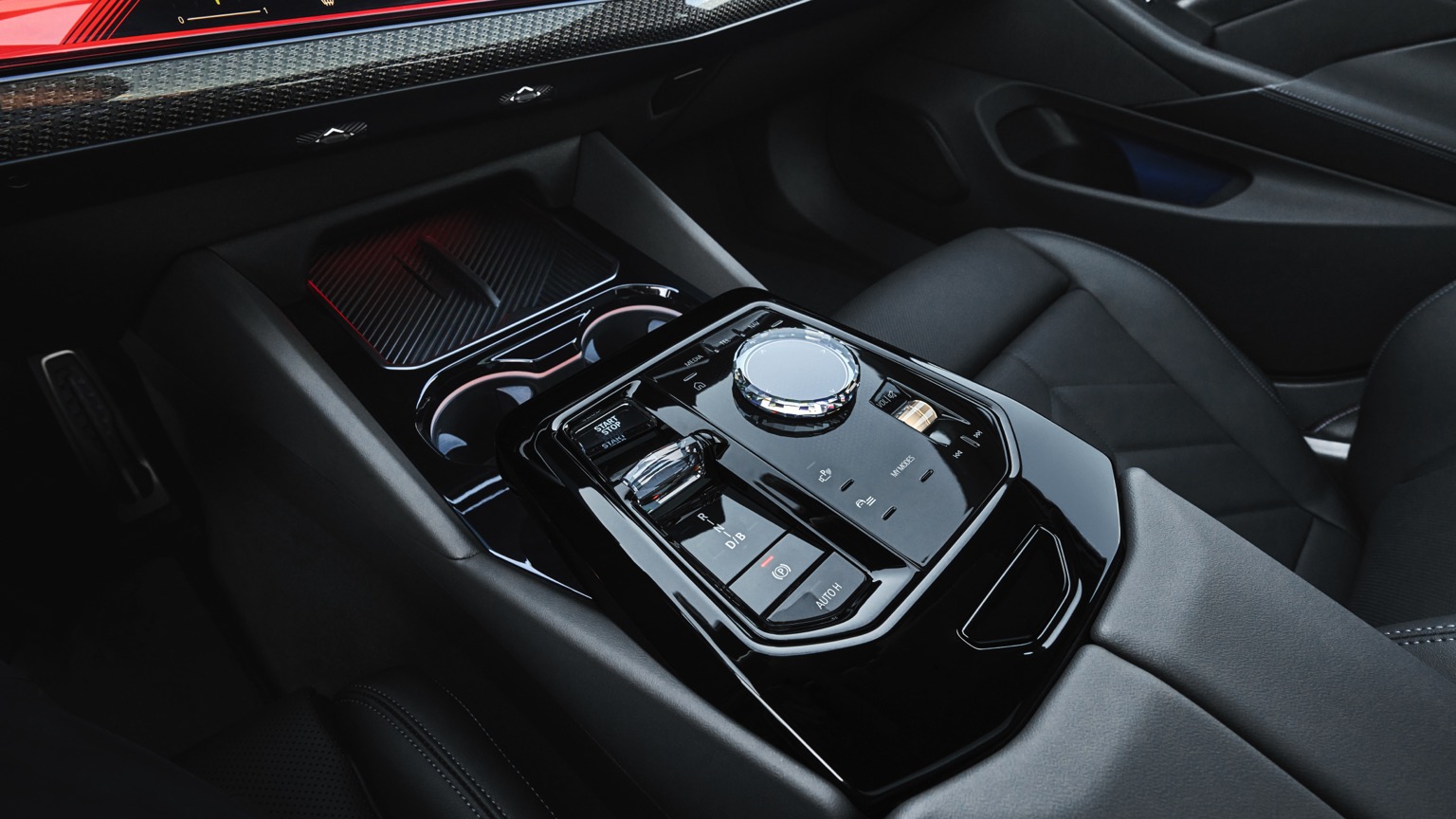 BMW_i5_M60_xDrive_Sedan-35
