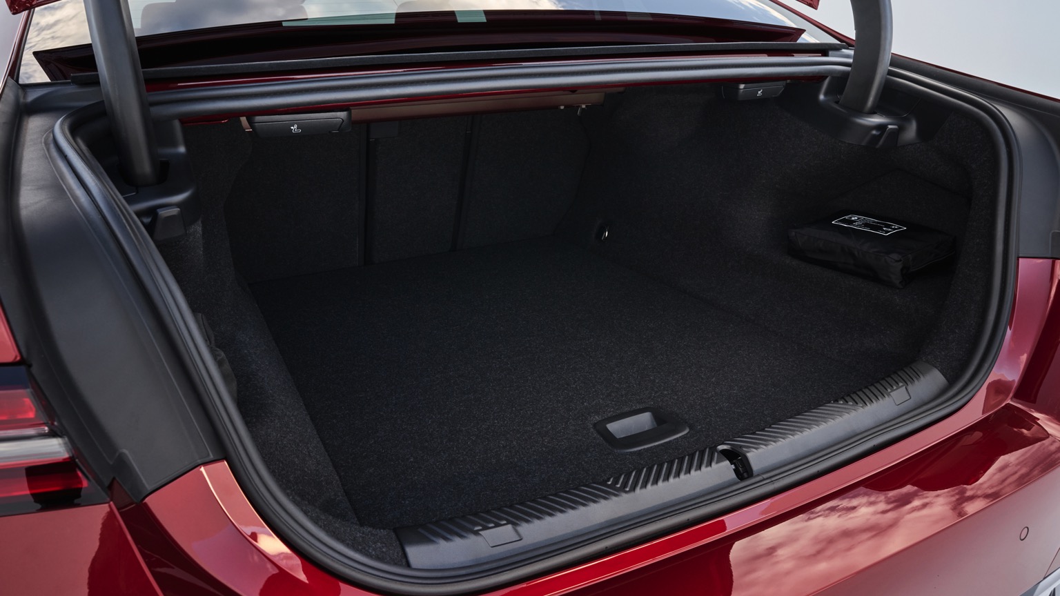 BMW_i5_M60_xDrive_Sedan-40