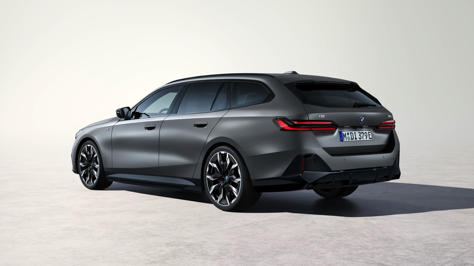 BMW_i5_M60_xDrive_Touring-2