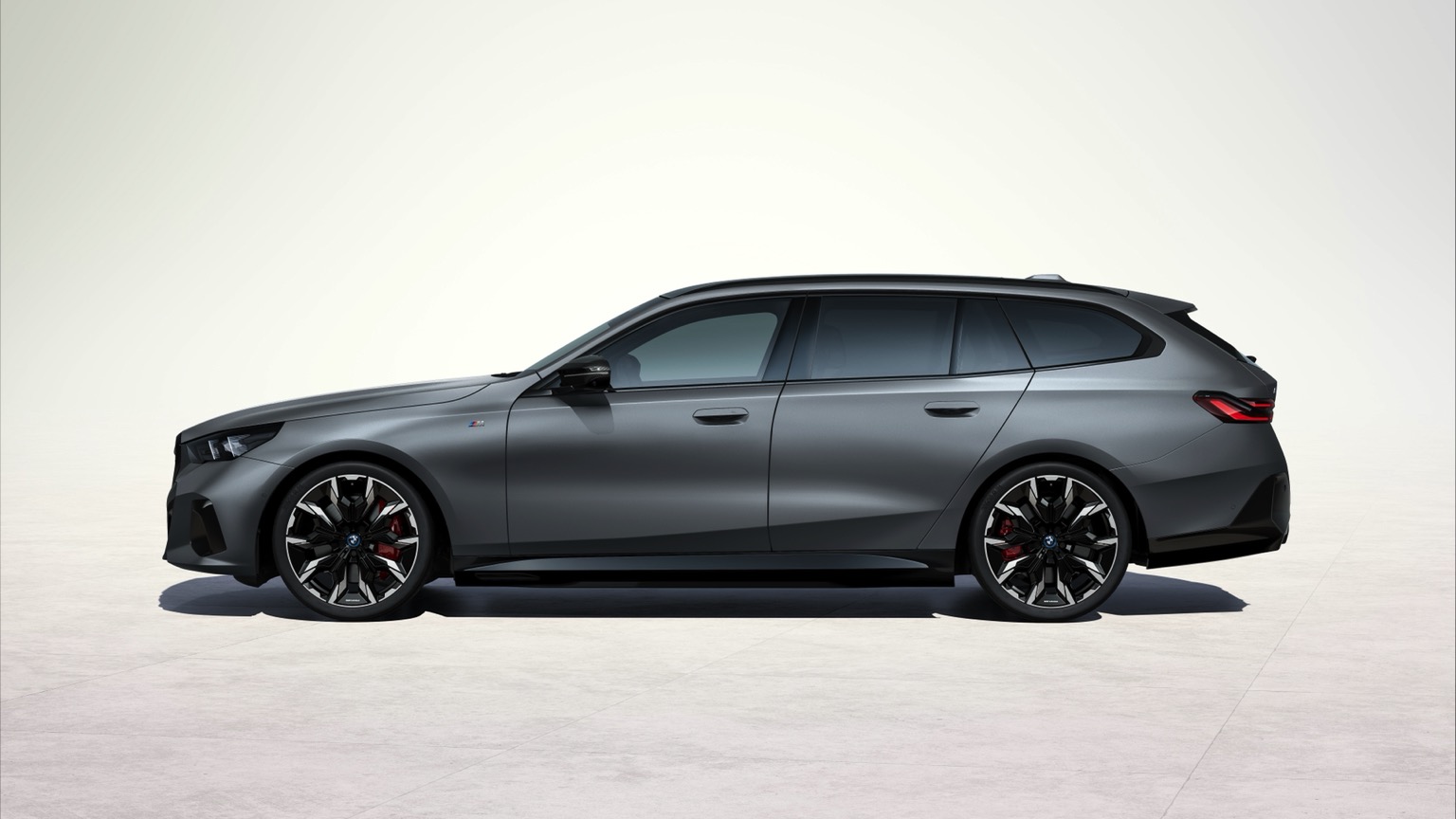 BMW_i5_M60_xDrive_Touring-3