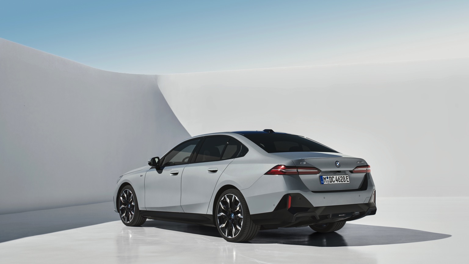 BMW_i5_eDrive40_Sedan-10