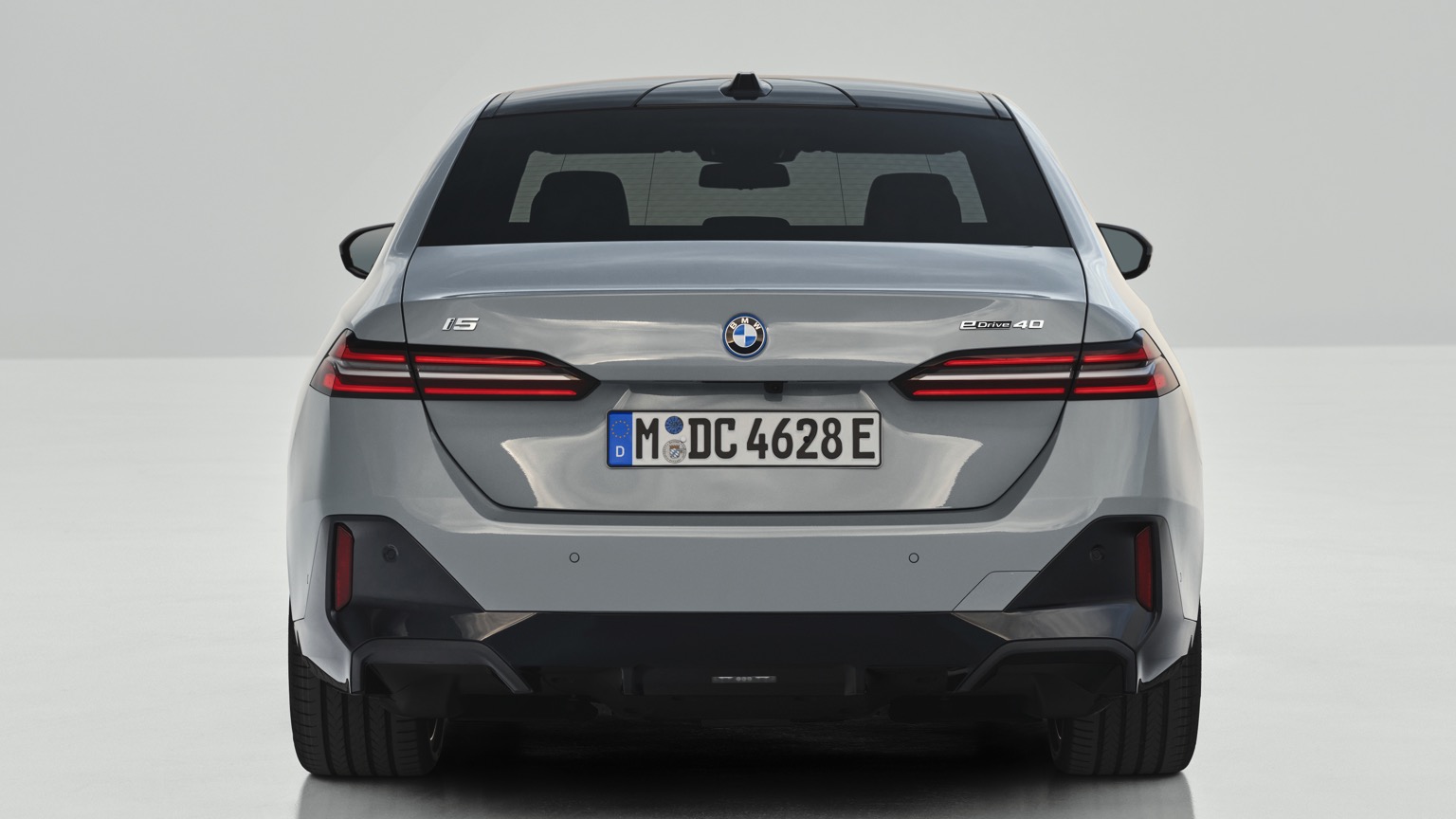 BMW_i5_eDrive40_Sedan-12