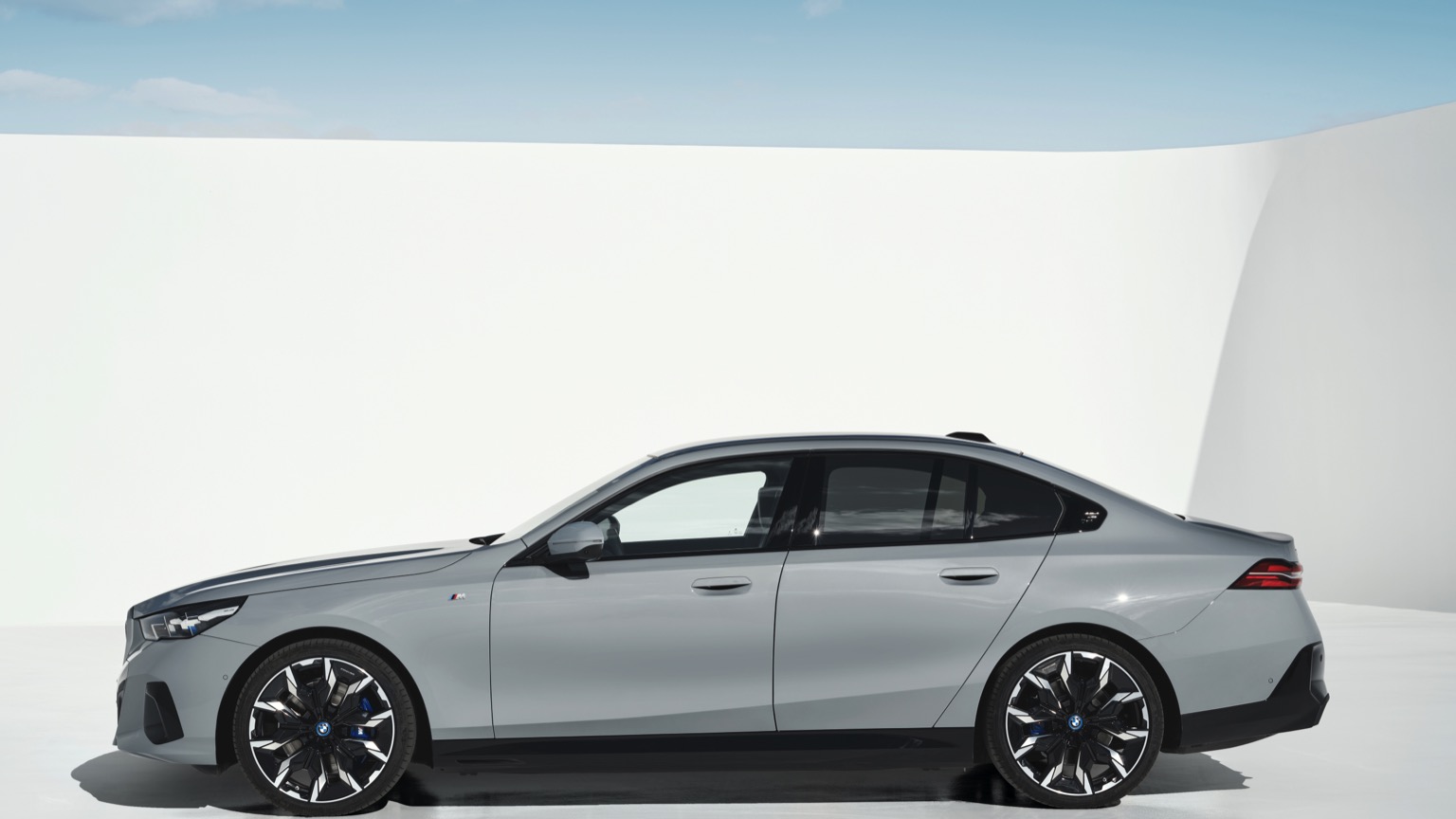 BMW_i5_eDrive40_Sedan-13