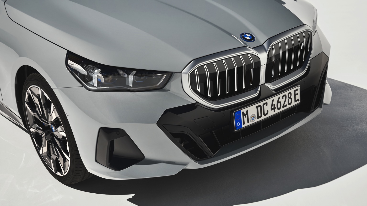 BMW_i5_eDrive40_Sedan-15