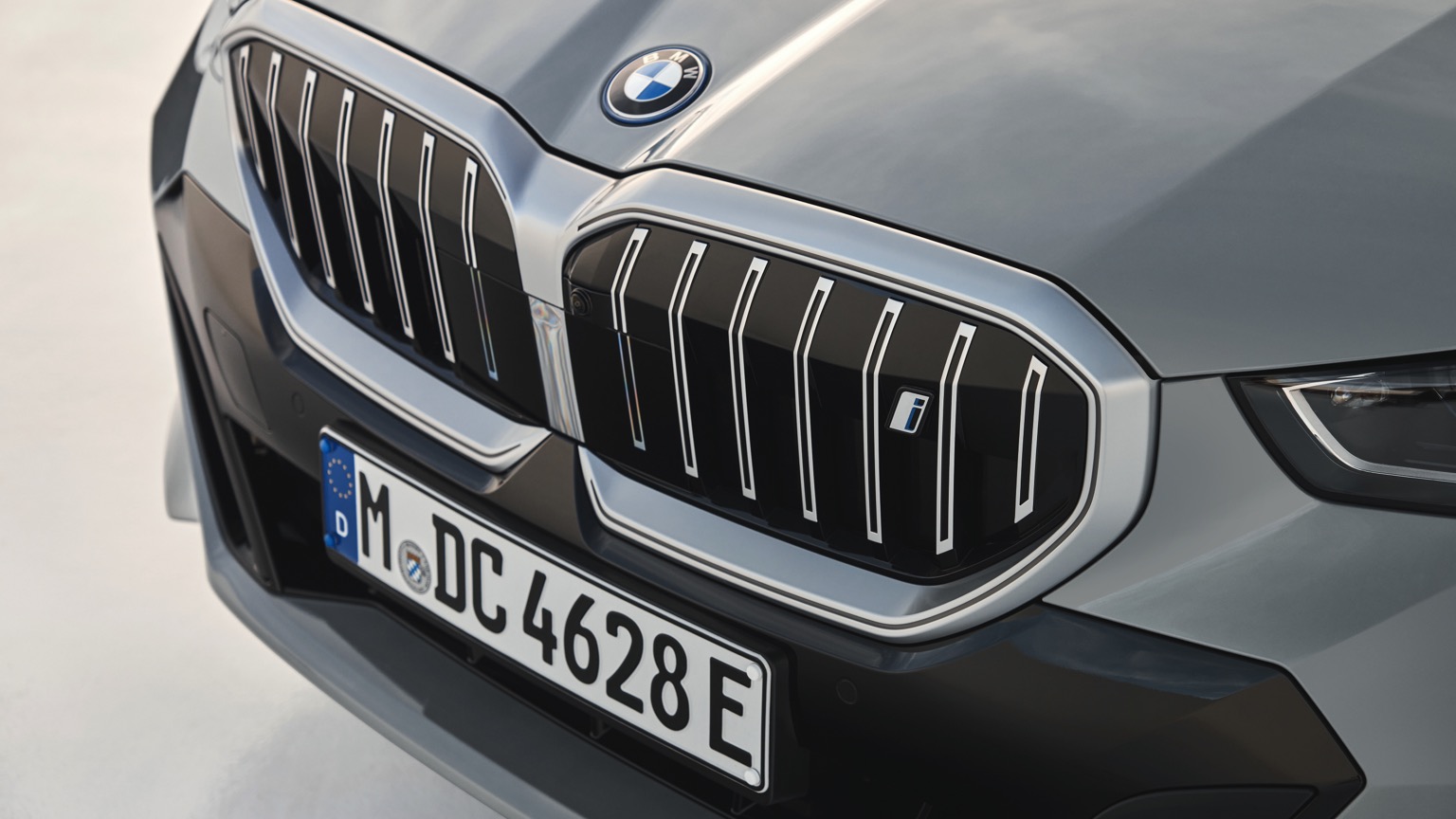 BMW_i5_eDrive40_Sedan-18