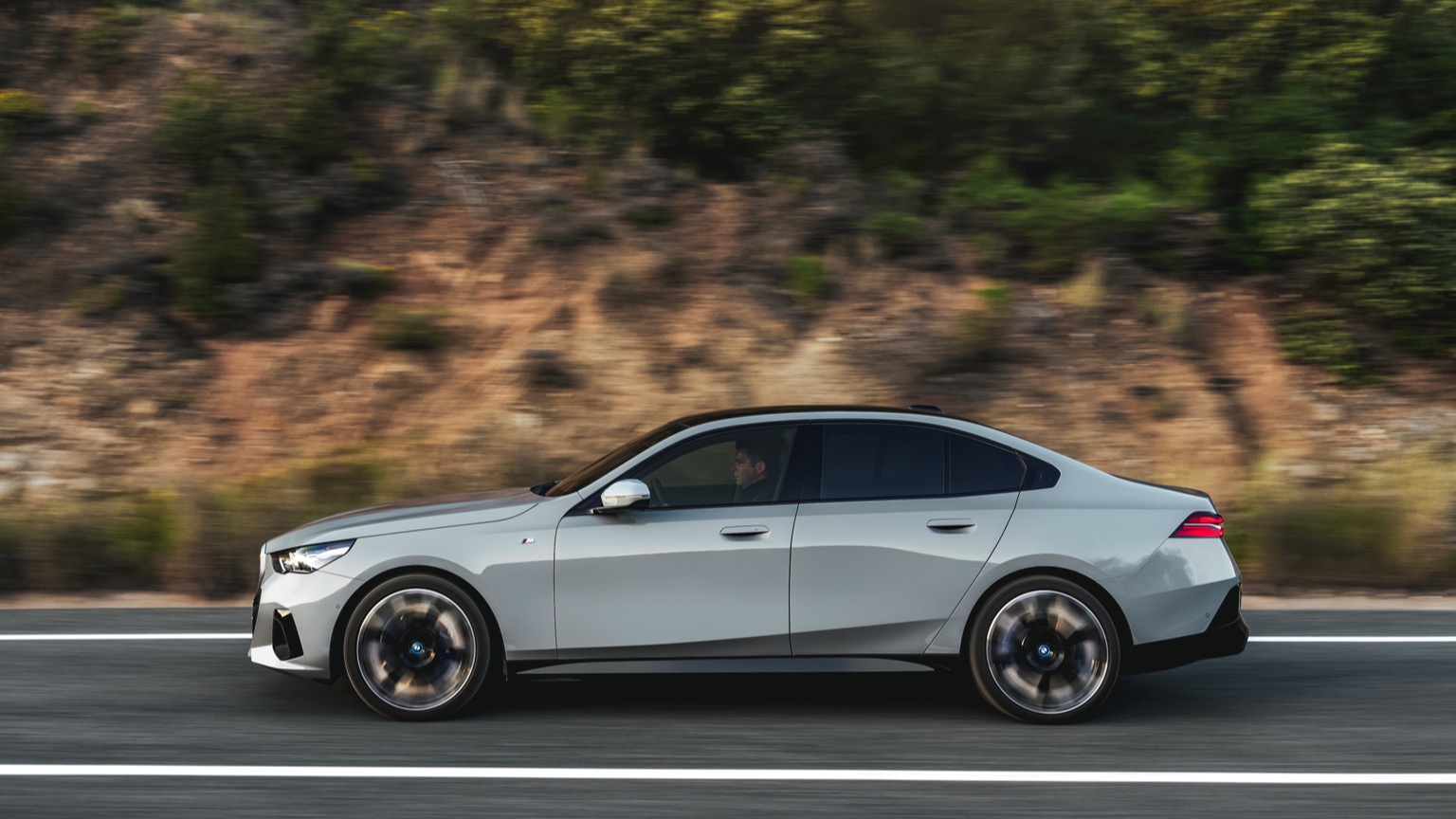 BMW_i5_eDrive40_Sedan-2