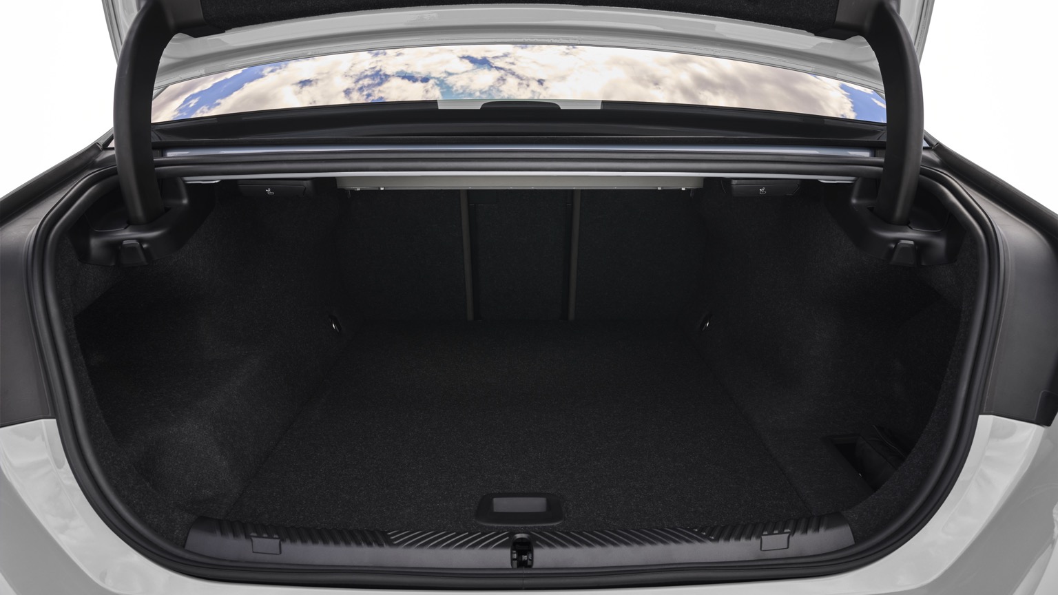 BMW_i5_eDrive40_Sedan-32