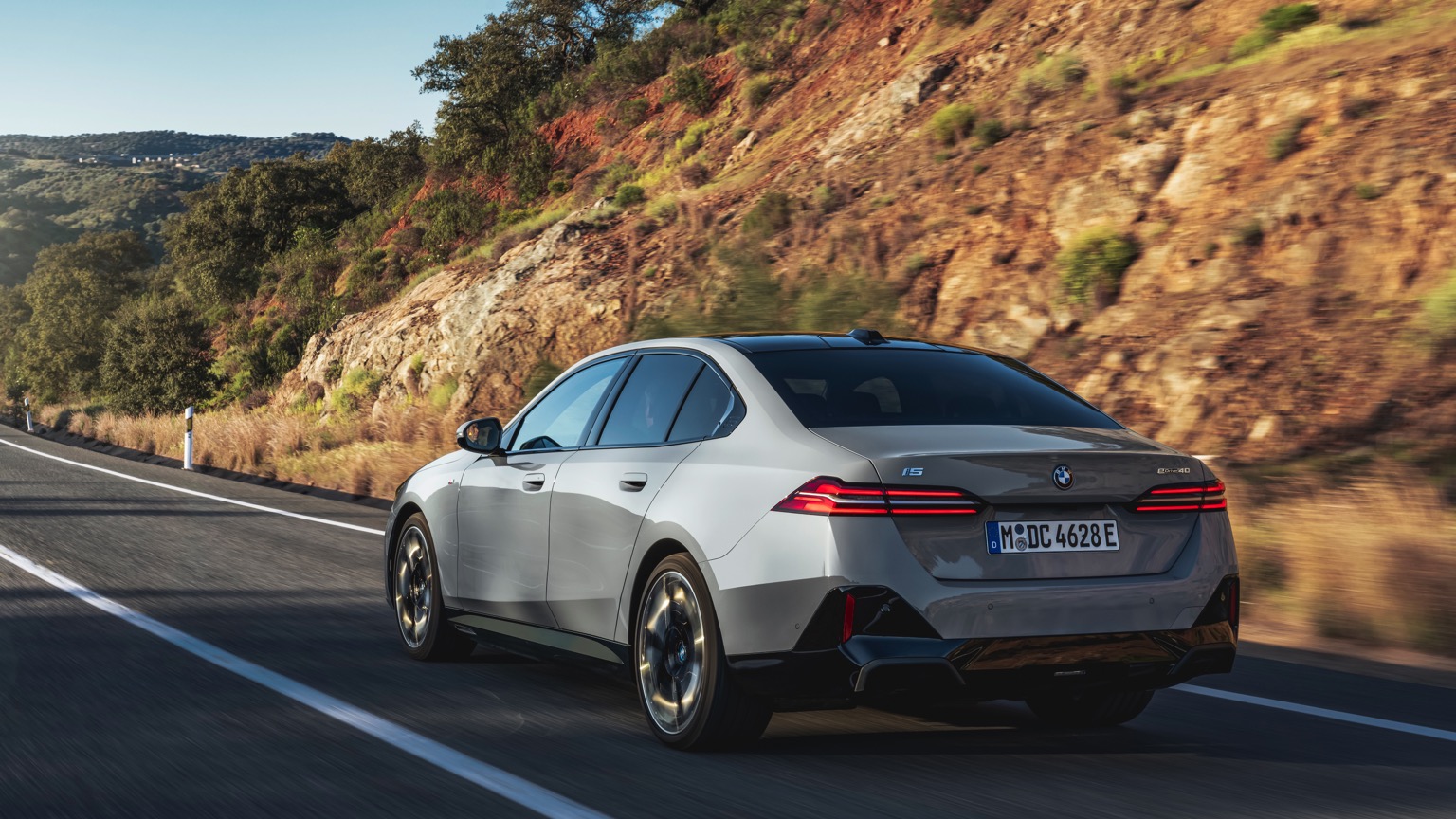 BMW_i5_eDrive40_Sedan-5