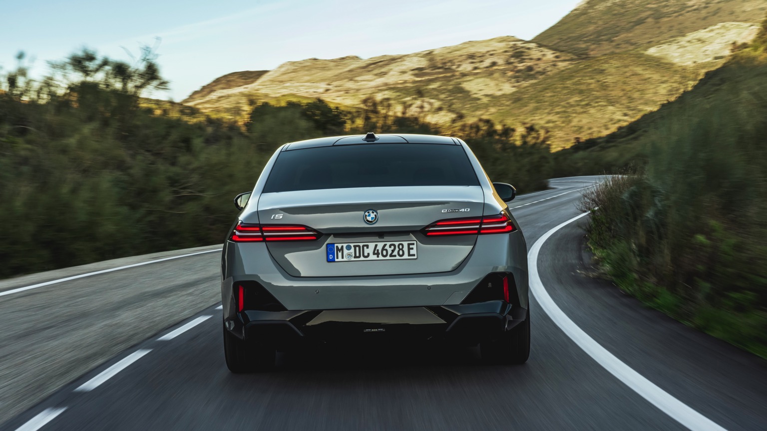 BMW_i5_eDrive40_Sedan-7
