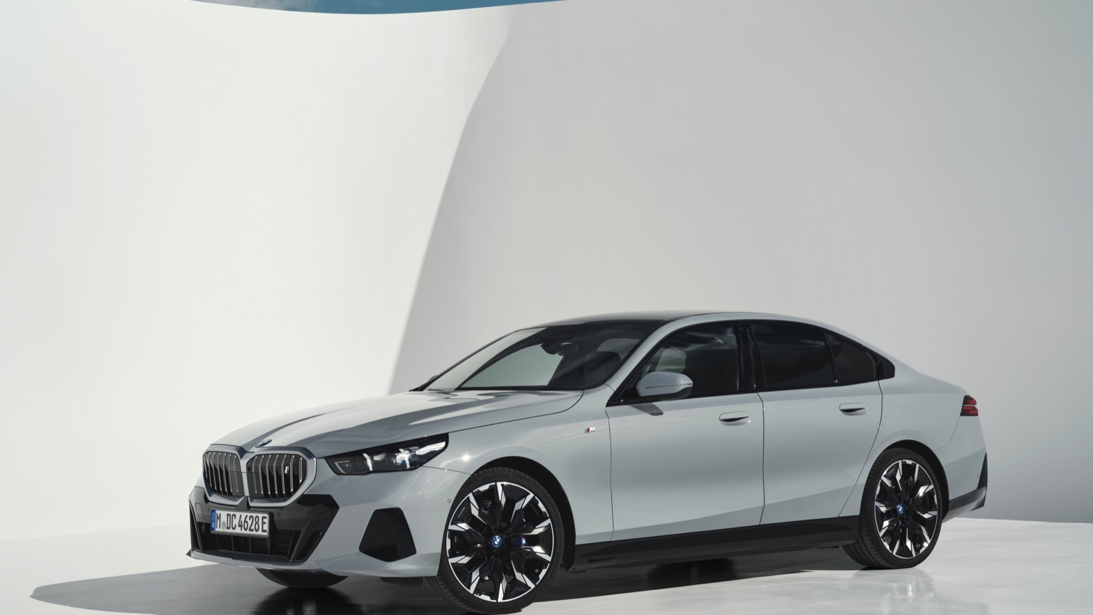BMW_i5_eDrive40_Sedan-9