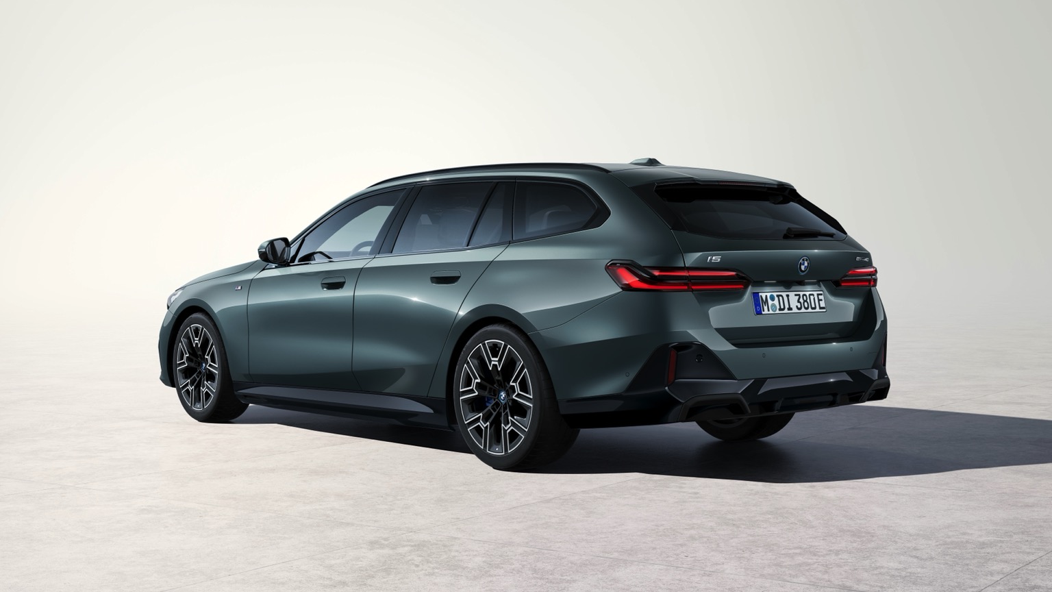 BMW_i5_eDrive40_Touring-18