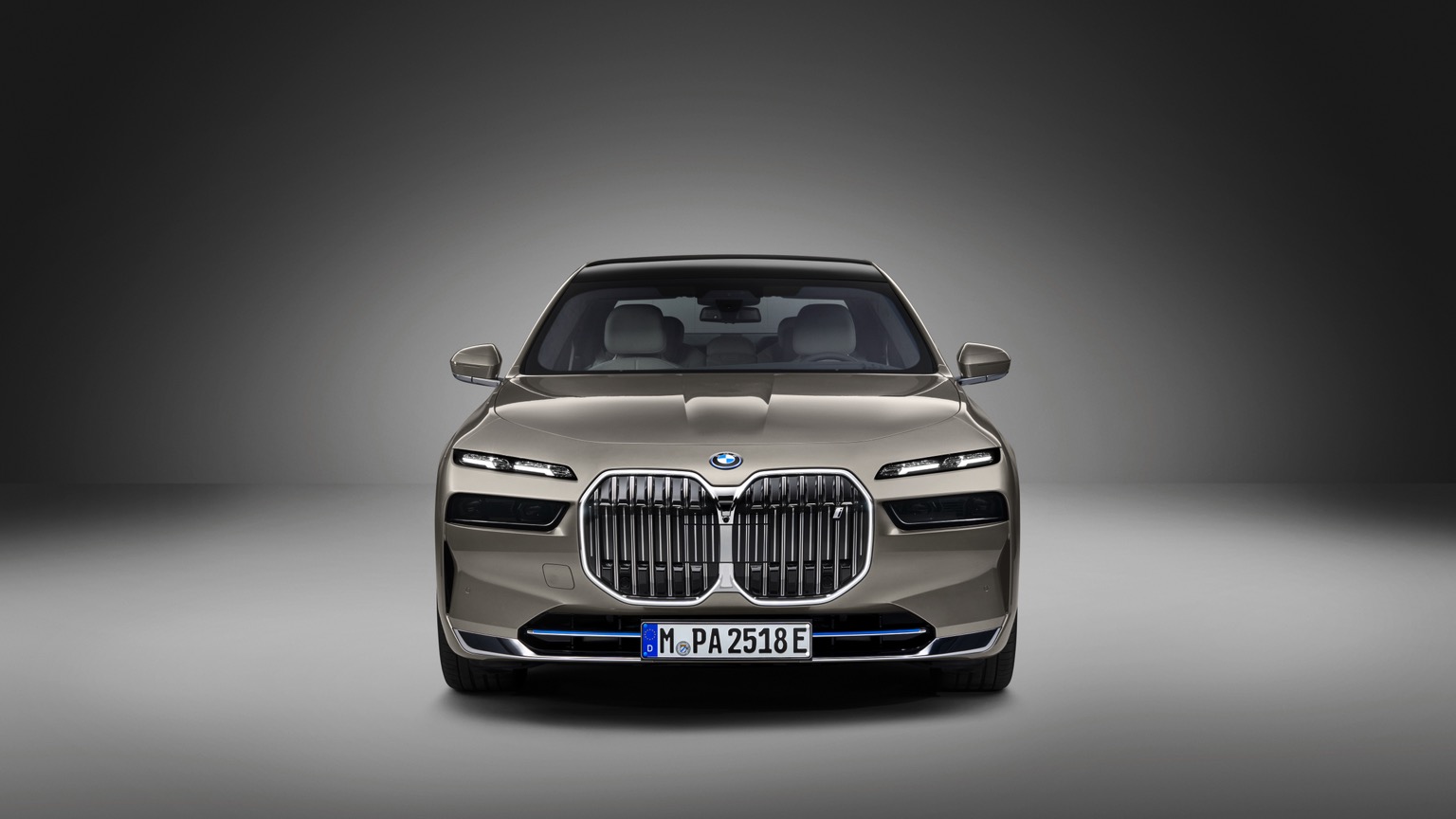 BMW_i7_2022-10