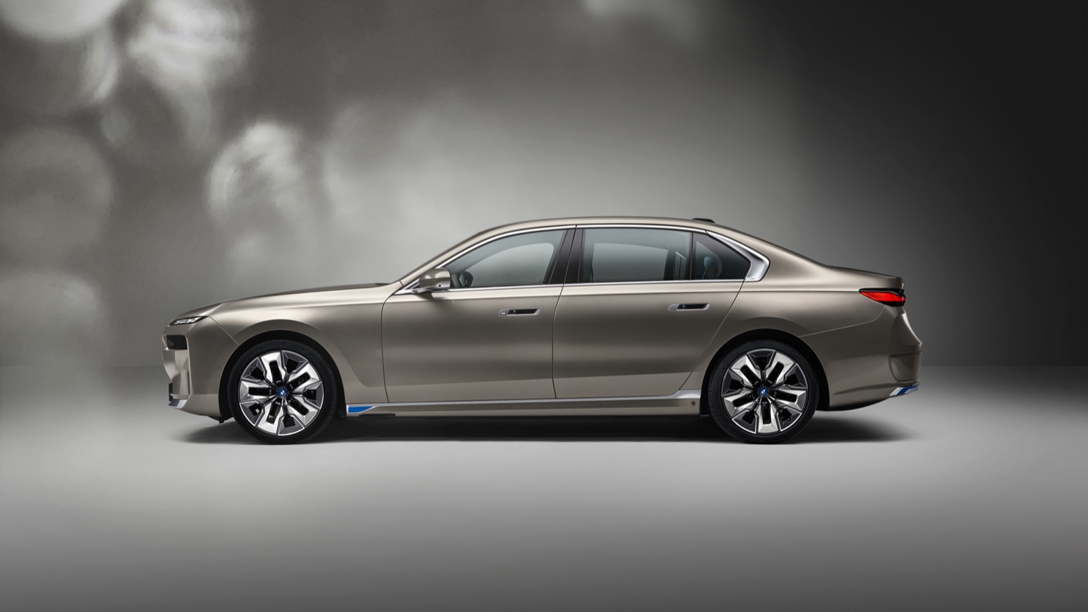 BMW_i7_2022-12