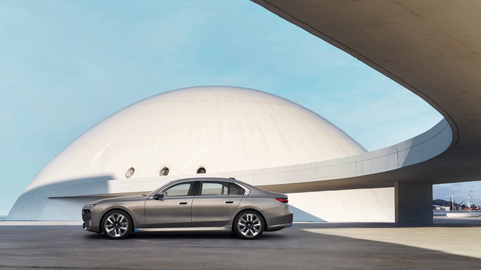 BMW_i7_2022-13