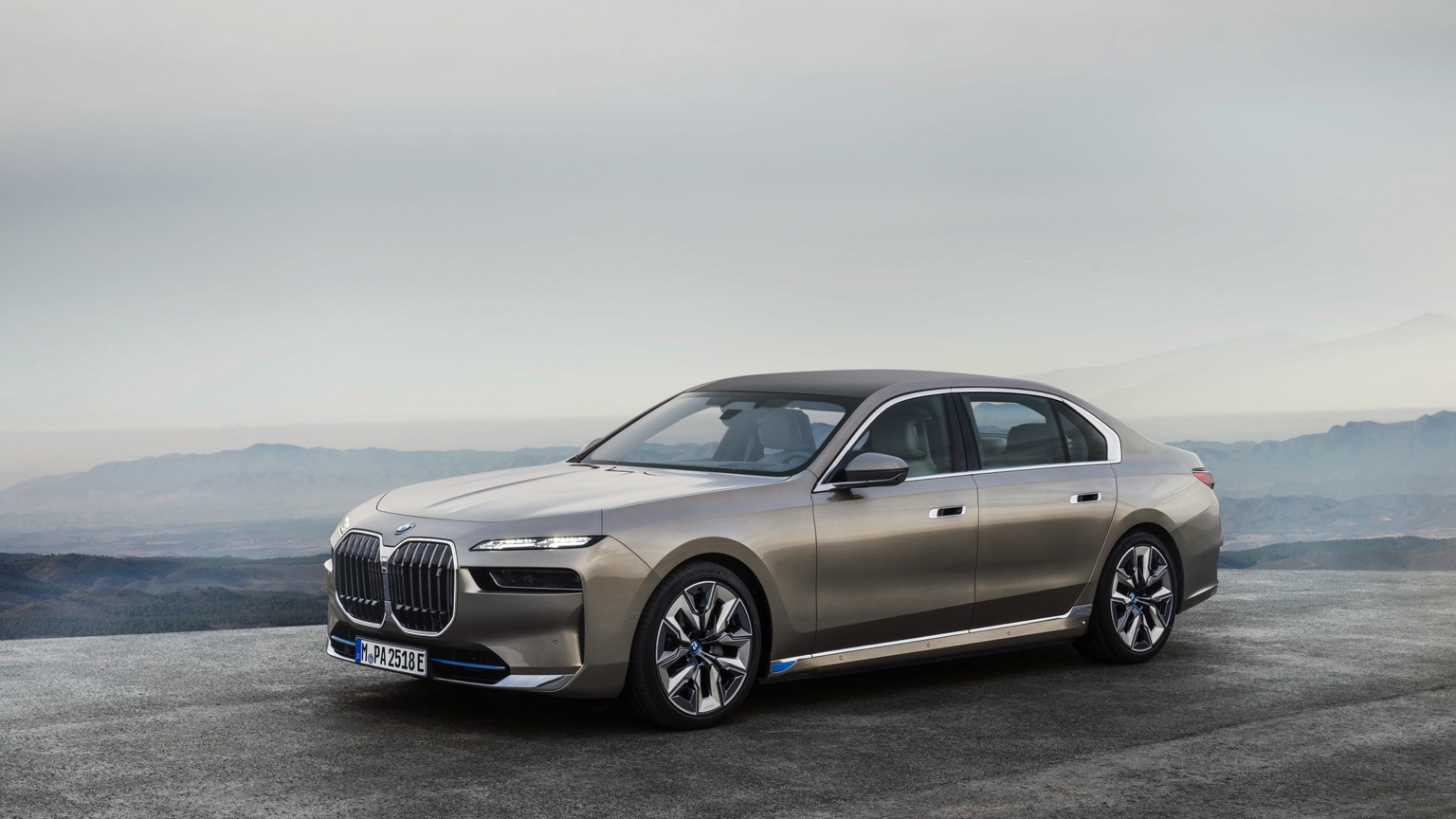 BMW_i7_2022-14
