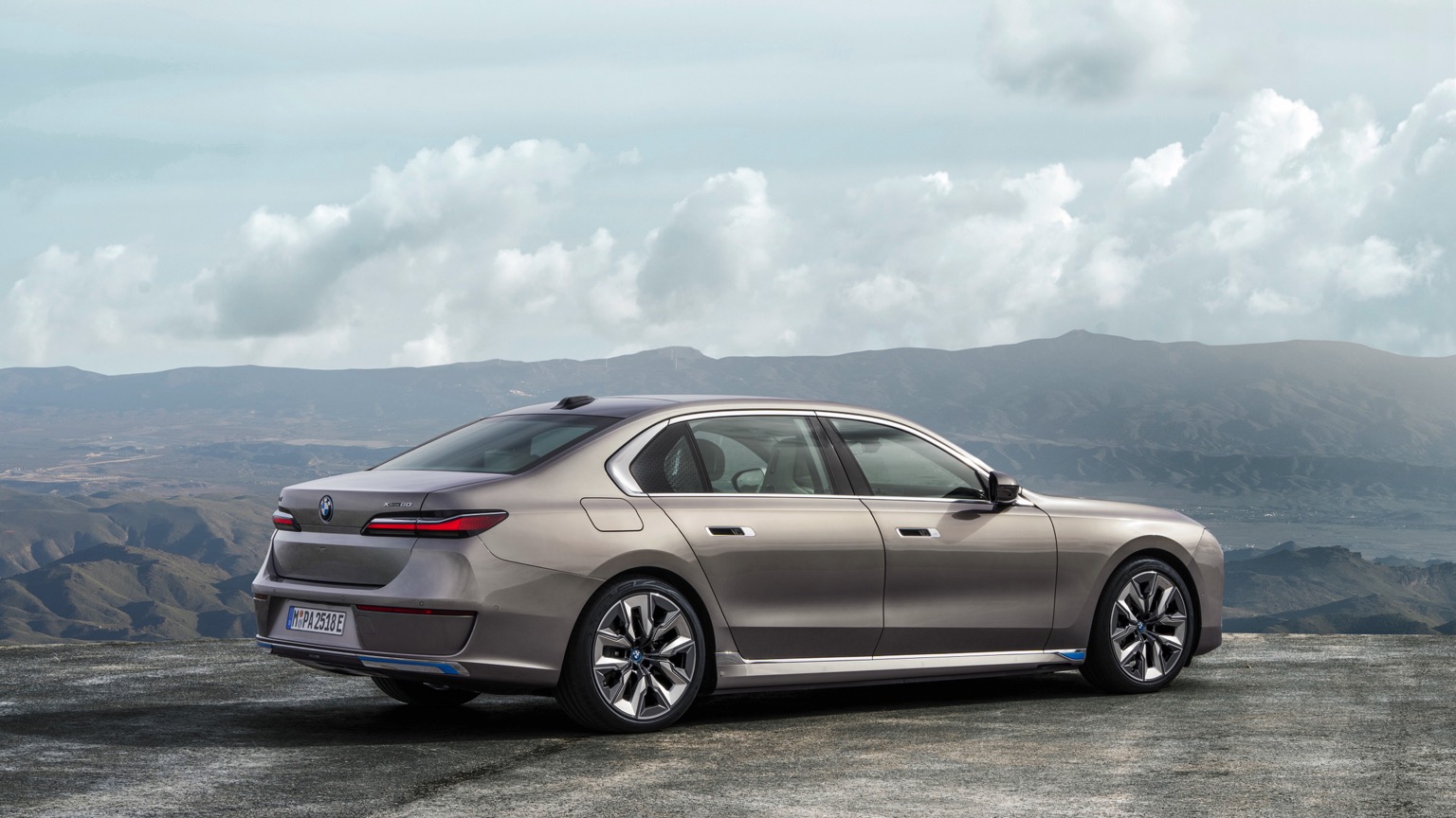 BMW_i7_2022-15