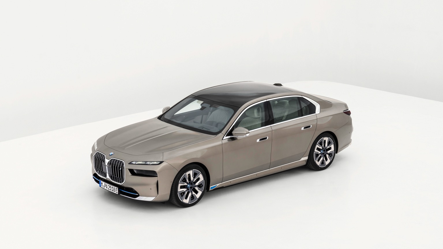 BMW_i7_2022-16