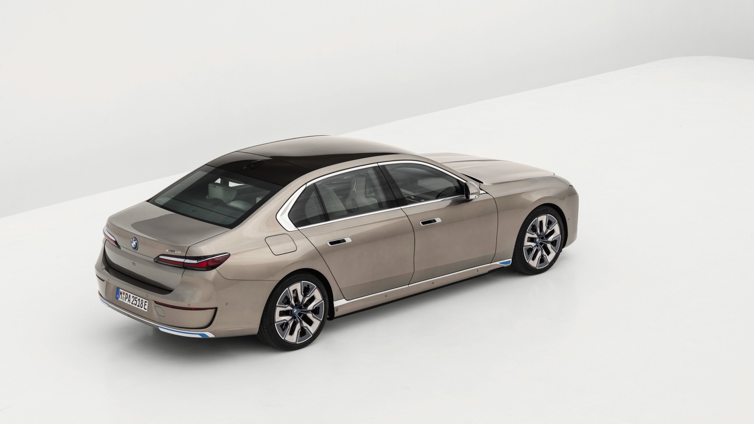 BMW_i7_2022-17