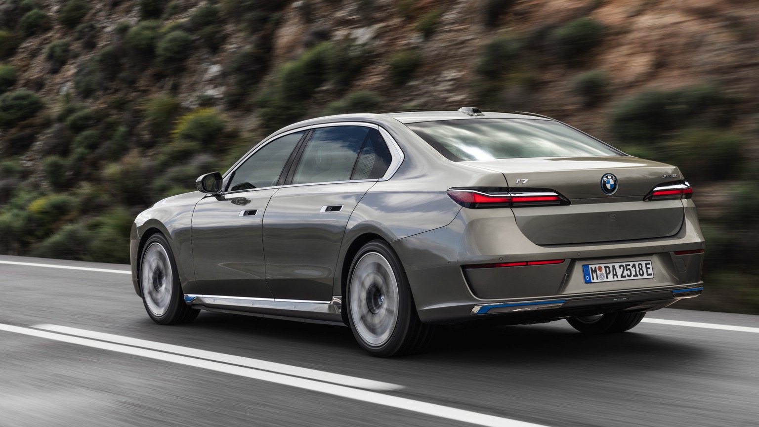BMW_i7_2022-3