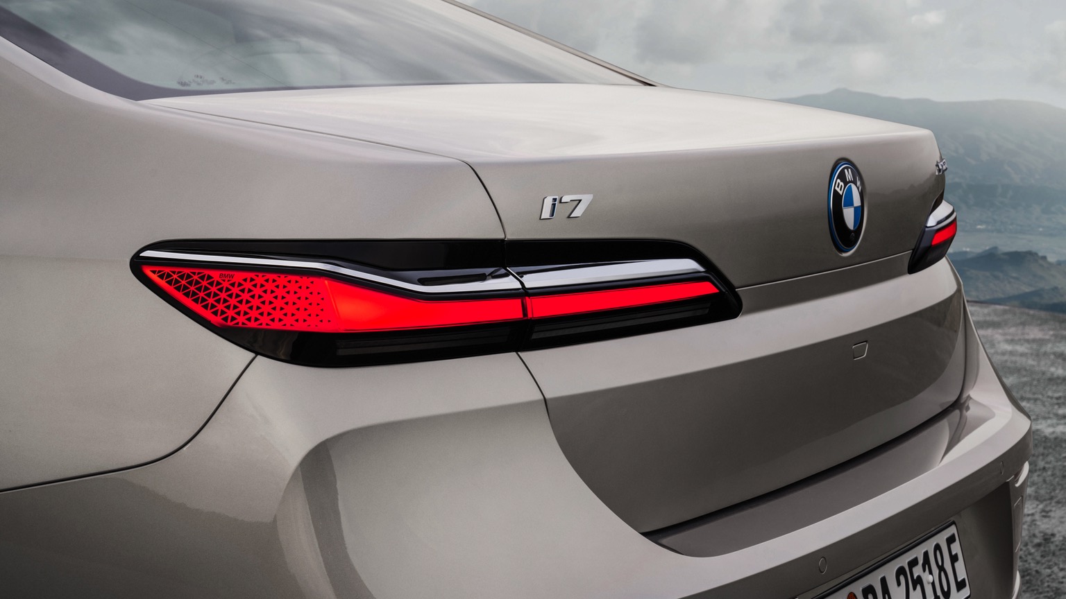 BMW_i7_2022-35