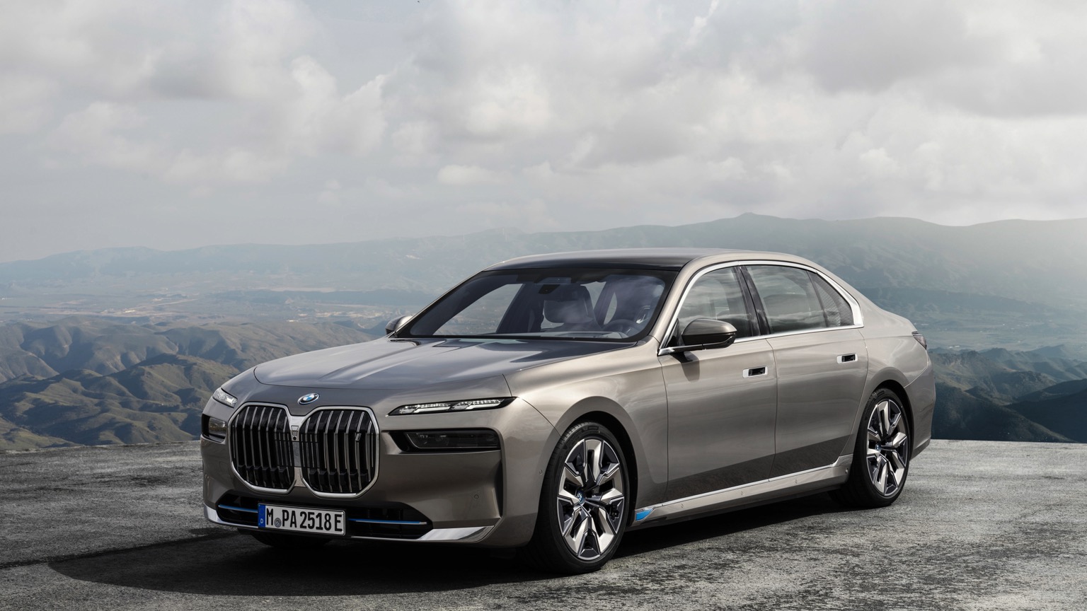 BMW_i7_2022-5