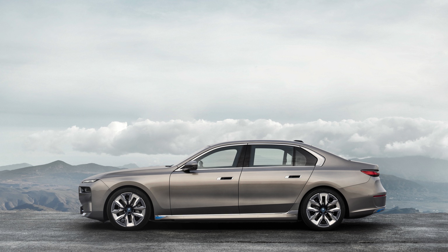 BMW_i7_2022-6