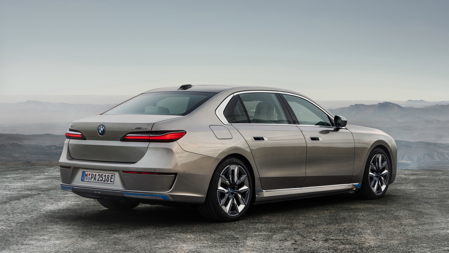 BMW_i7_2022-7
