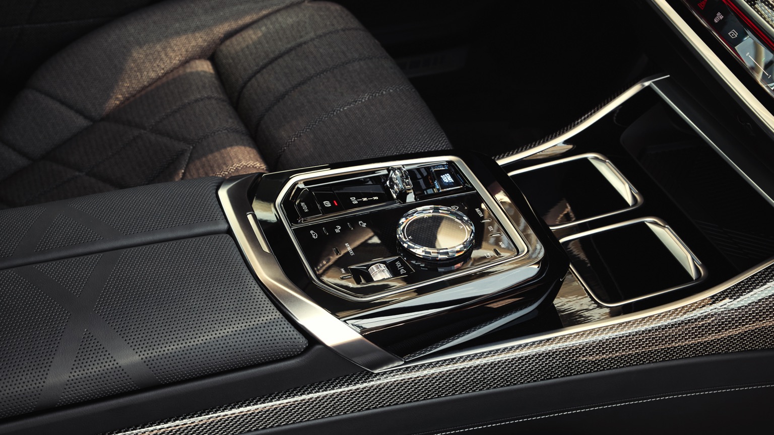 BMW_i7_M70_2023-32