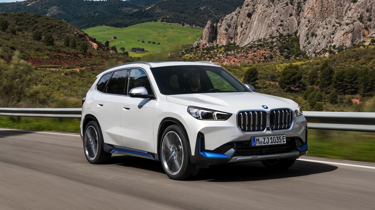 BMW_iX1_2022-15
