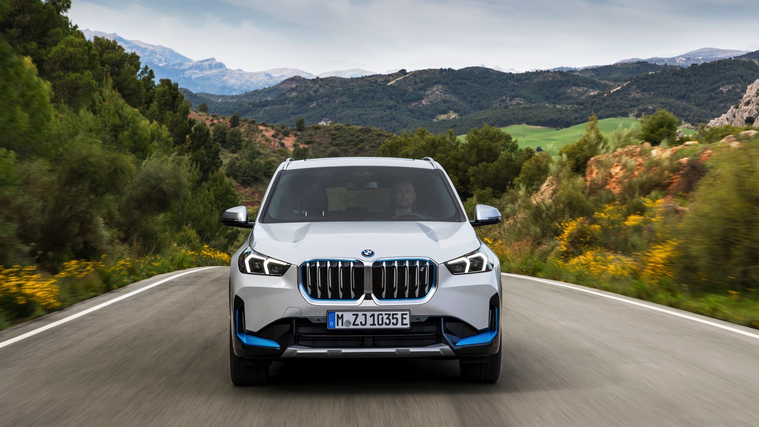 BMW_iX1_2022-17