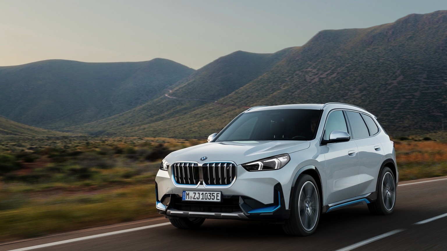 BMW_iX1_2022-18
